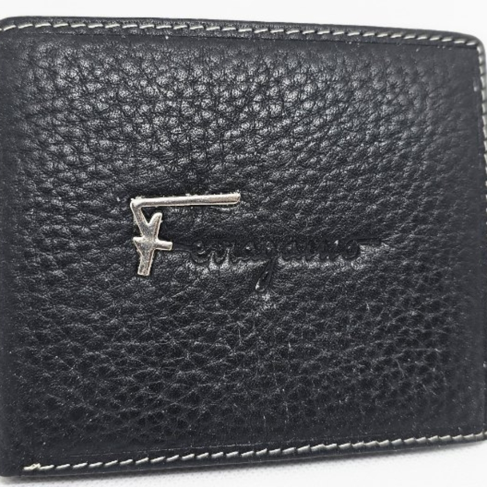 SALVATORE FERRAGAMO TEXTURED LEATHER BIFOLD WALLET with Silvertone LOGO - Picture 3 of 7